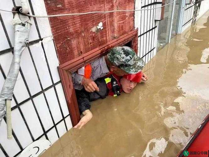 JUL532 外勤突然下大雨：众人忙躲雨